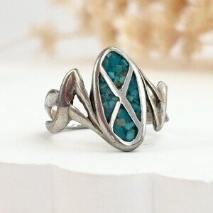 Southwest Style Crushed Turquoise Vintage Modernist Silver Toned Ring - sz 5.5